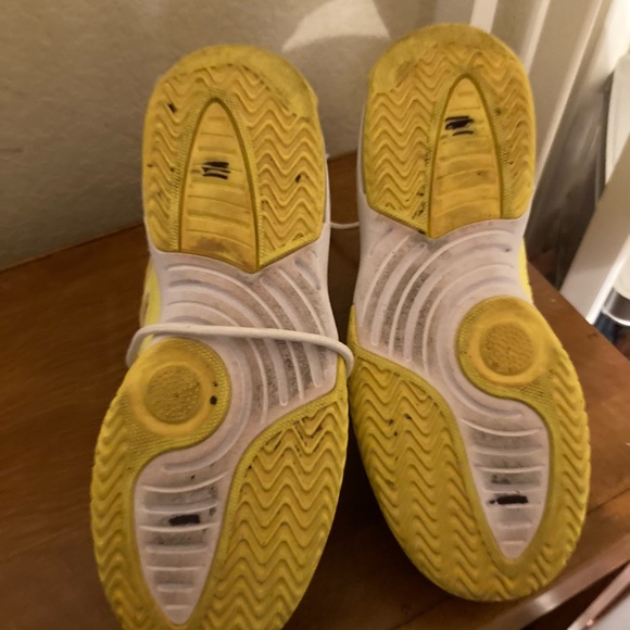 Neon yellow Aura Jordan’s - Picture 4 of 5